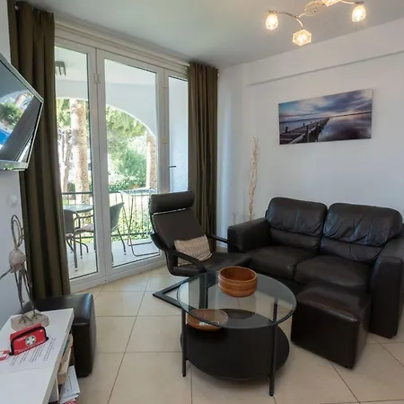 Verdemar 9 Menyber Apartment *